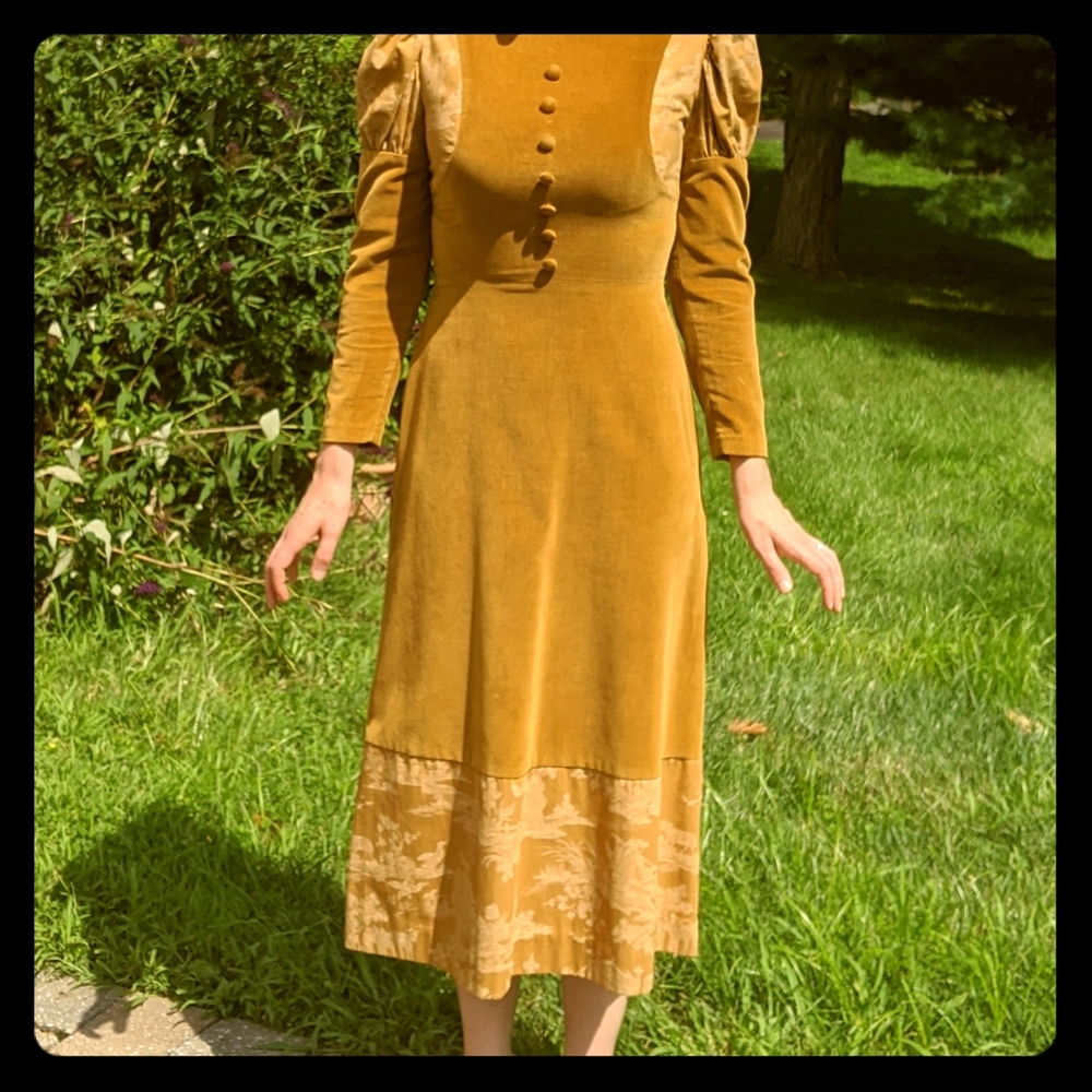 Vintage Brown Dress with Victorian Feel
